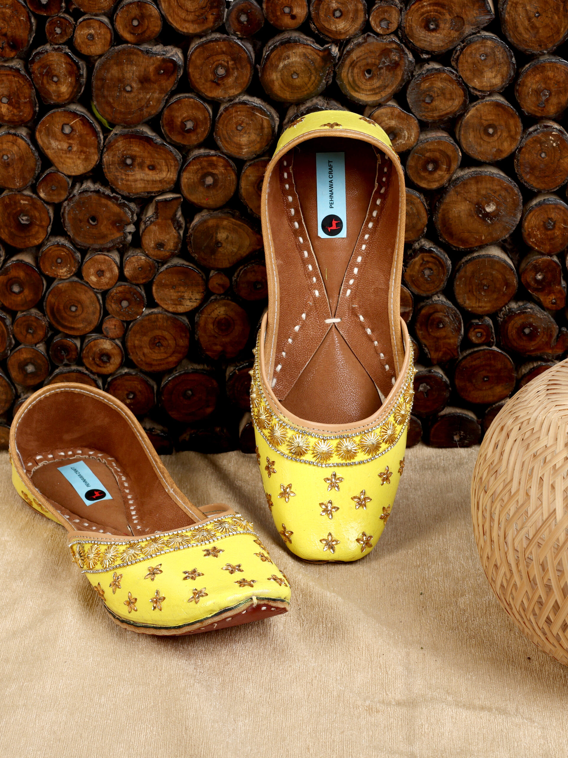 PehnawaCraft Gulnar Yellow jutti