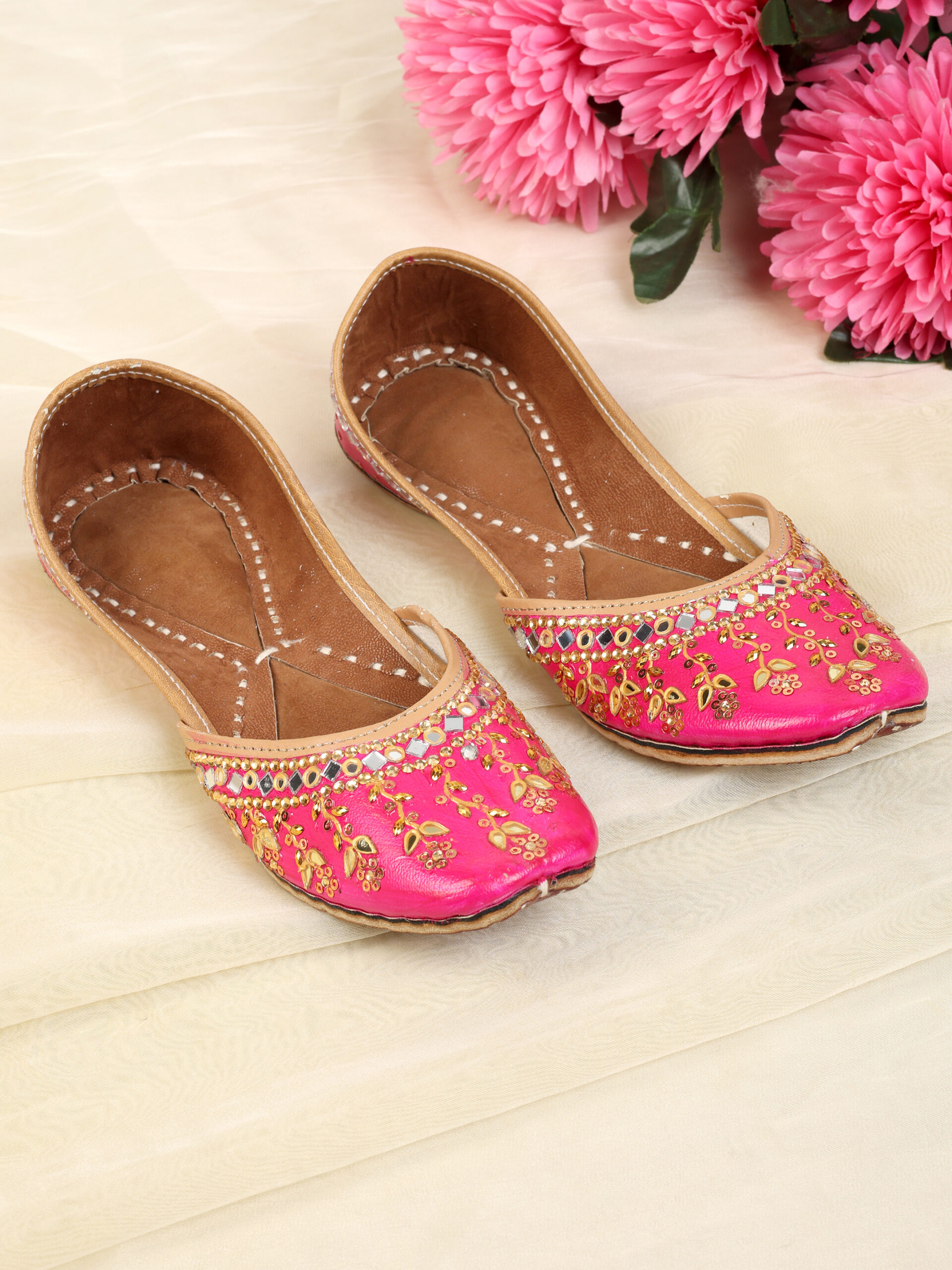 PehnawaCraft Pink floral jutti | pink mojari