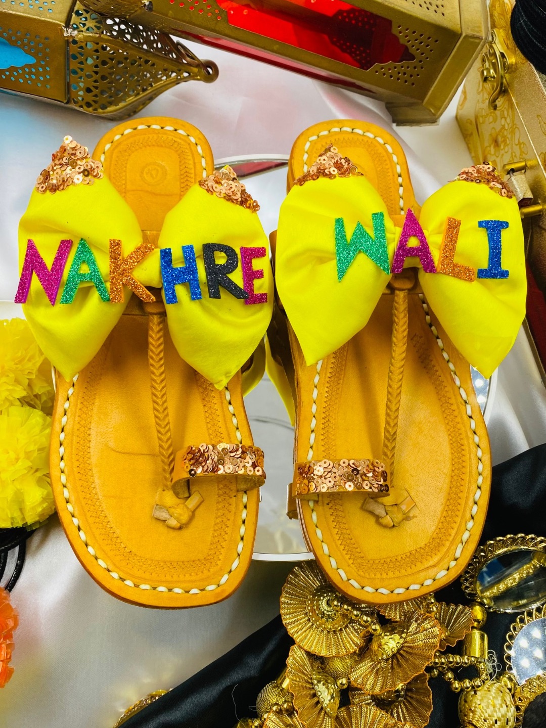 PehnawaCraft NakhreWali Bow Kolhapuri | Golden flats | Bow flats