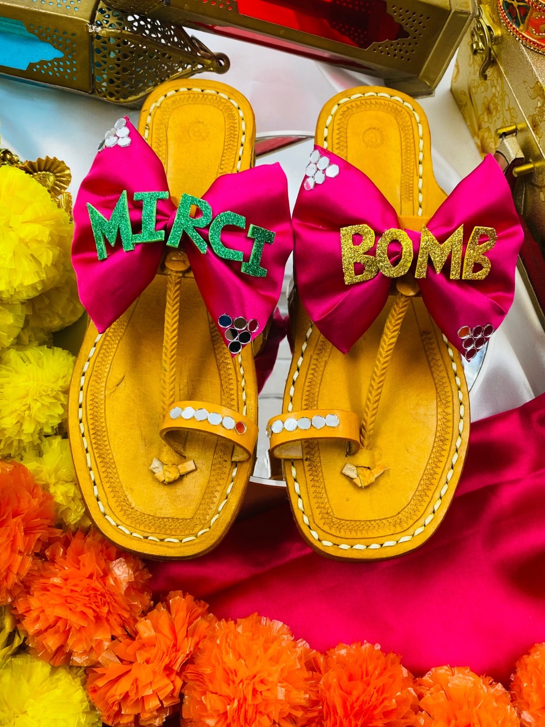 PehnawaCraft Mirchi Bomb Bow Kolhapuri | Golden flats | Bow flats