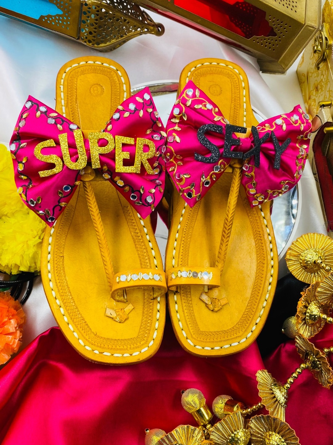 PehnawaCraft Super Sexy Bow Kolhapuri | Golden flats | Bow flats