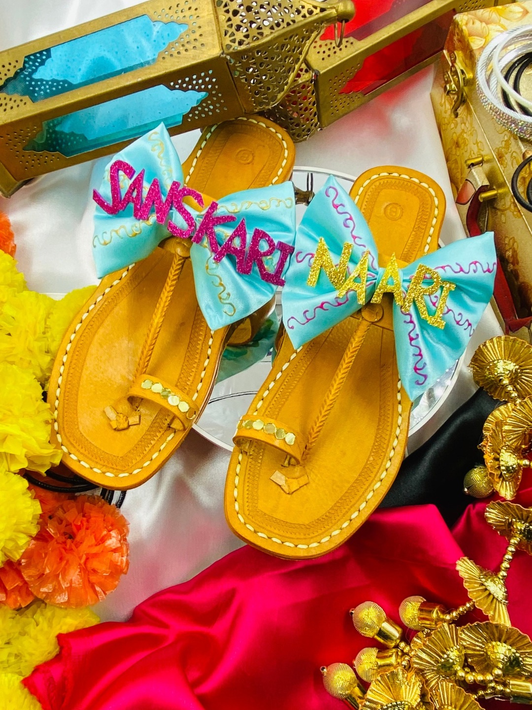 PehnawaCraft Sanskari Naari Bow Kolhapuri | Golden flats | Bow flats