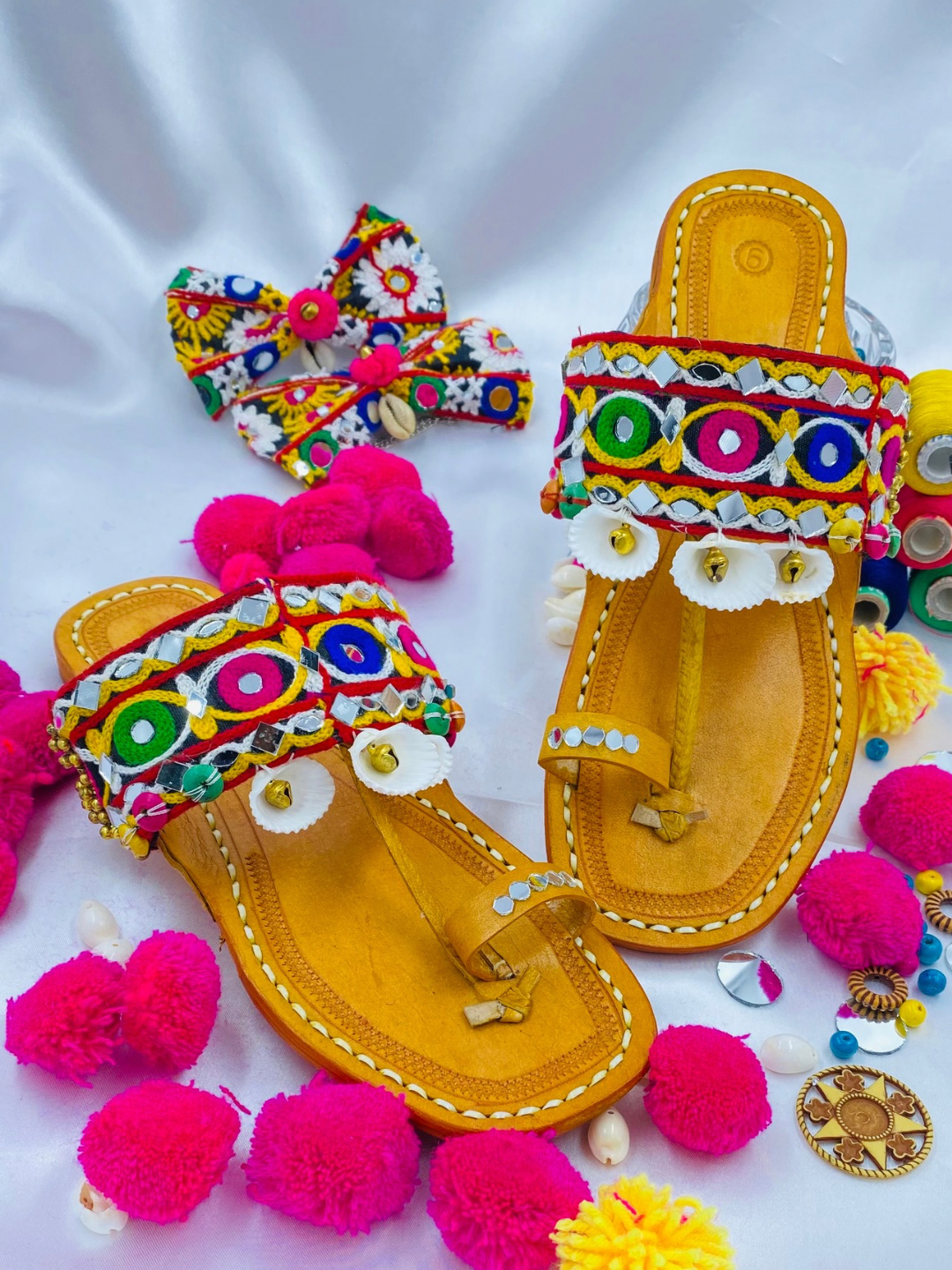Navrang Kollhapuri | PehnawaCraft